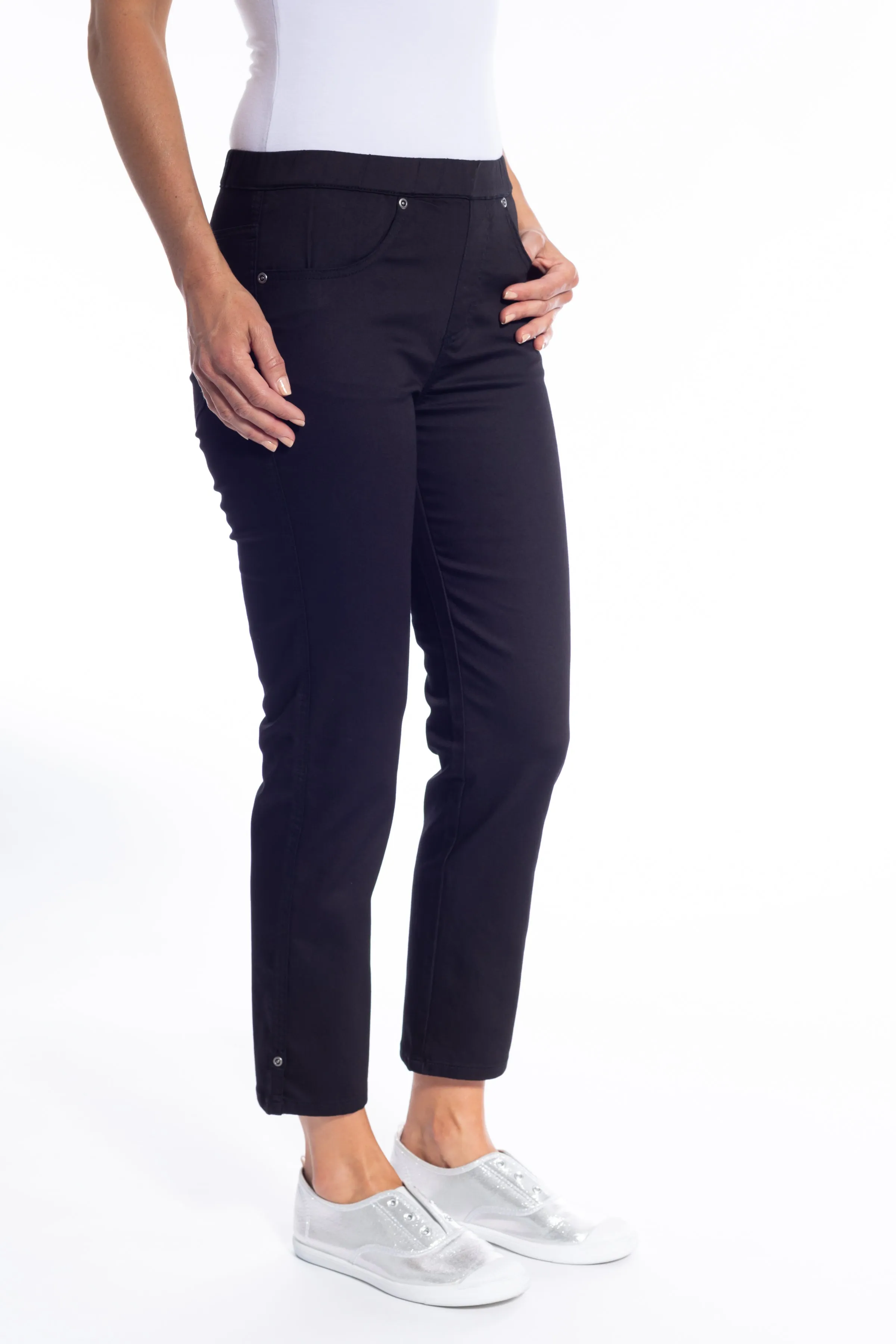 Cropped Jeans by Cafe Latte - Black