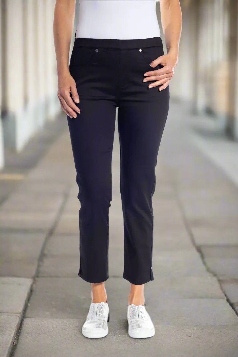 Cropped Jeans by Cafe Latte - Black