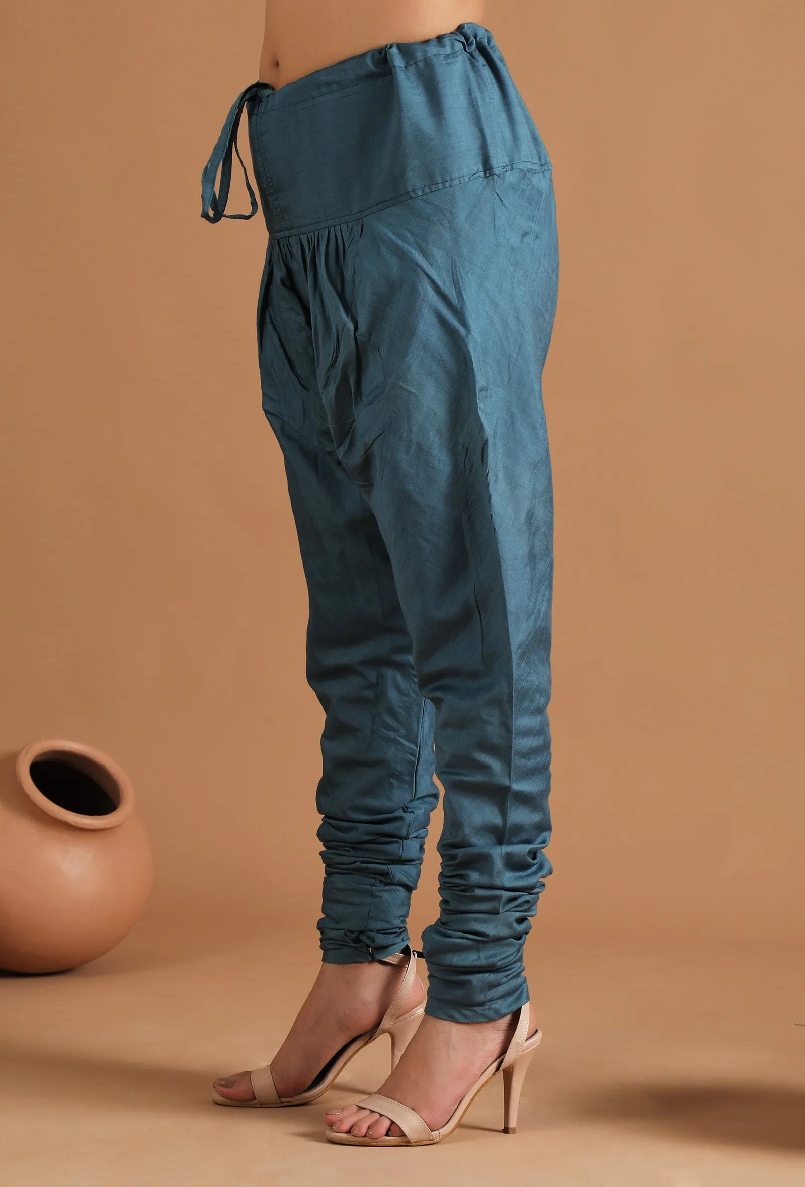 Ekaja Solid Chooridar Pants