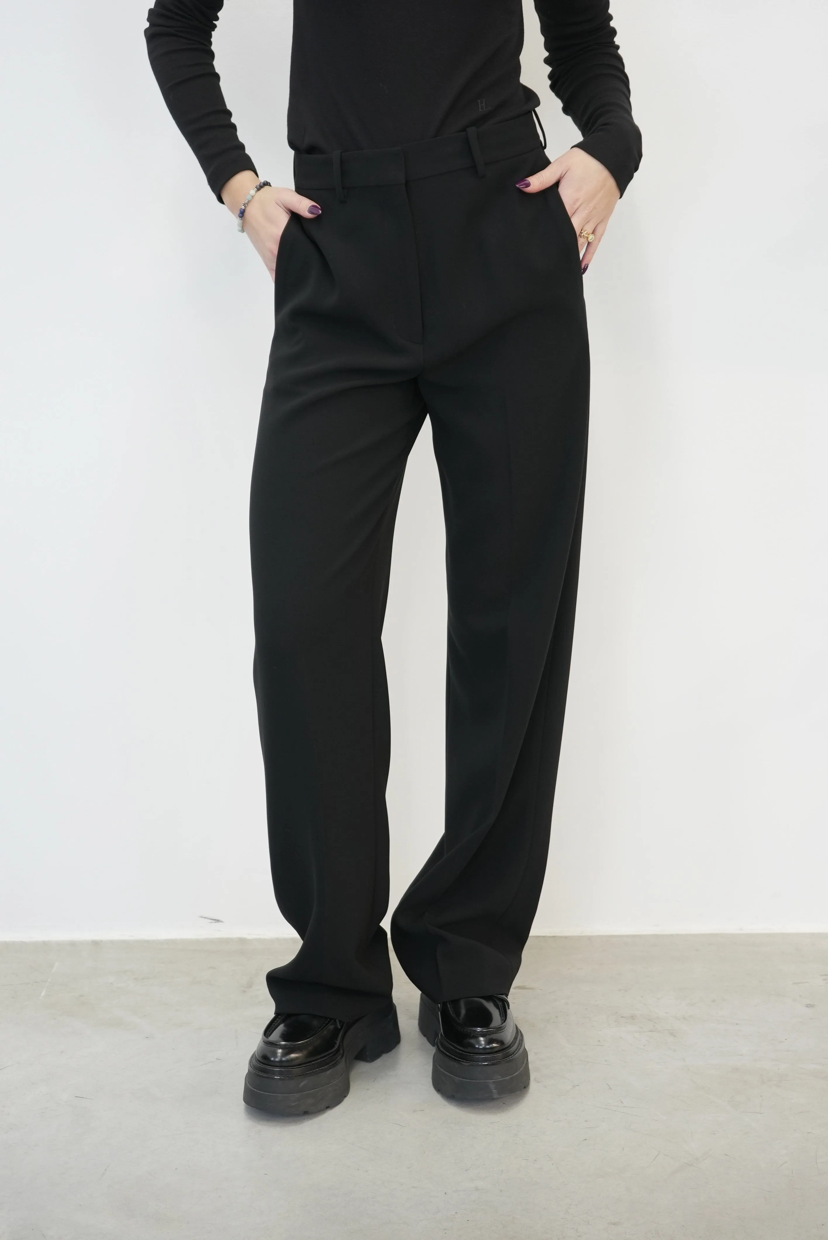 HW CASUAL TROUSER IN BLACK