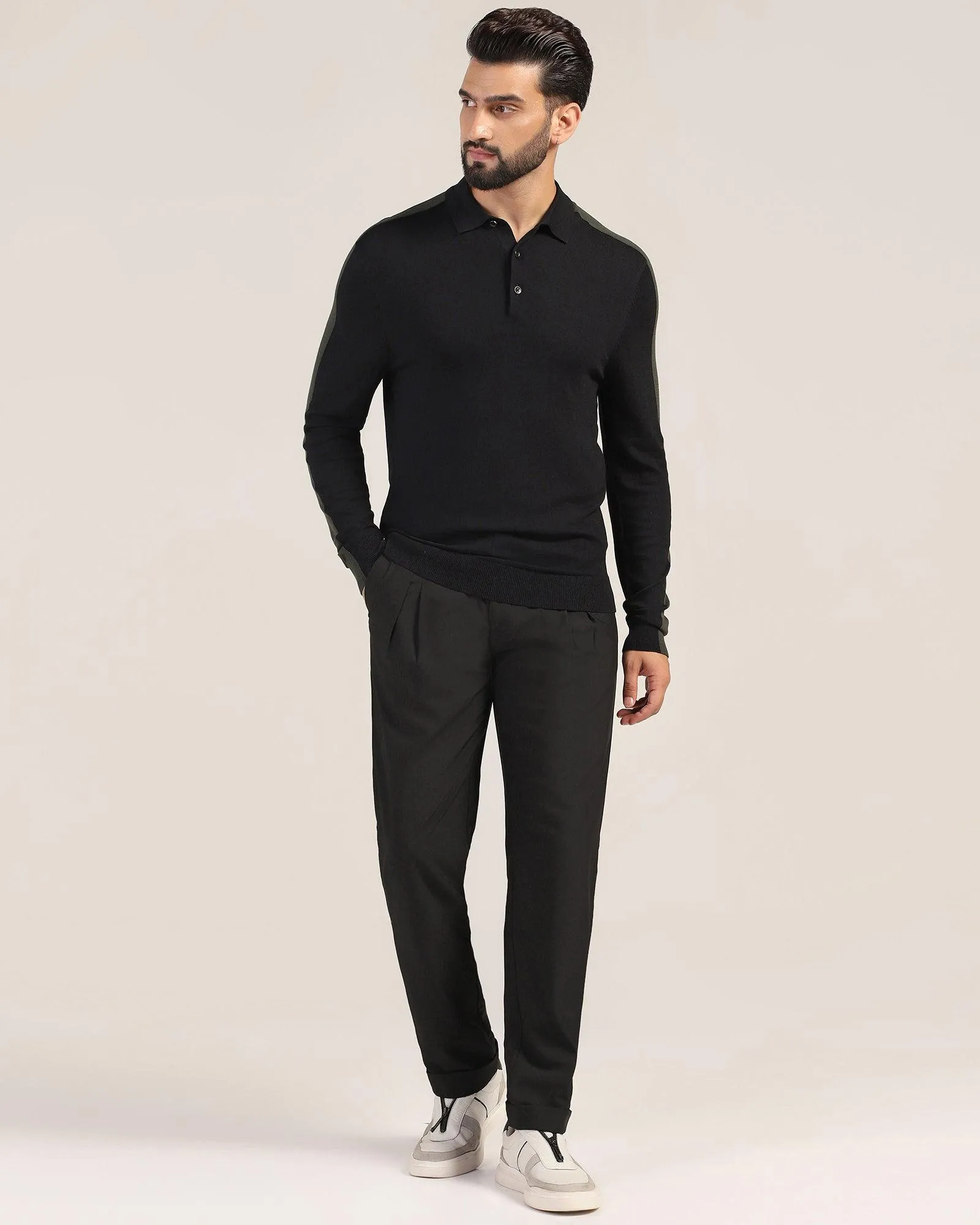 Sneaker Fit Black Solid Pant - Black